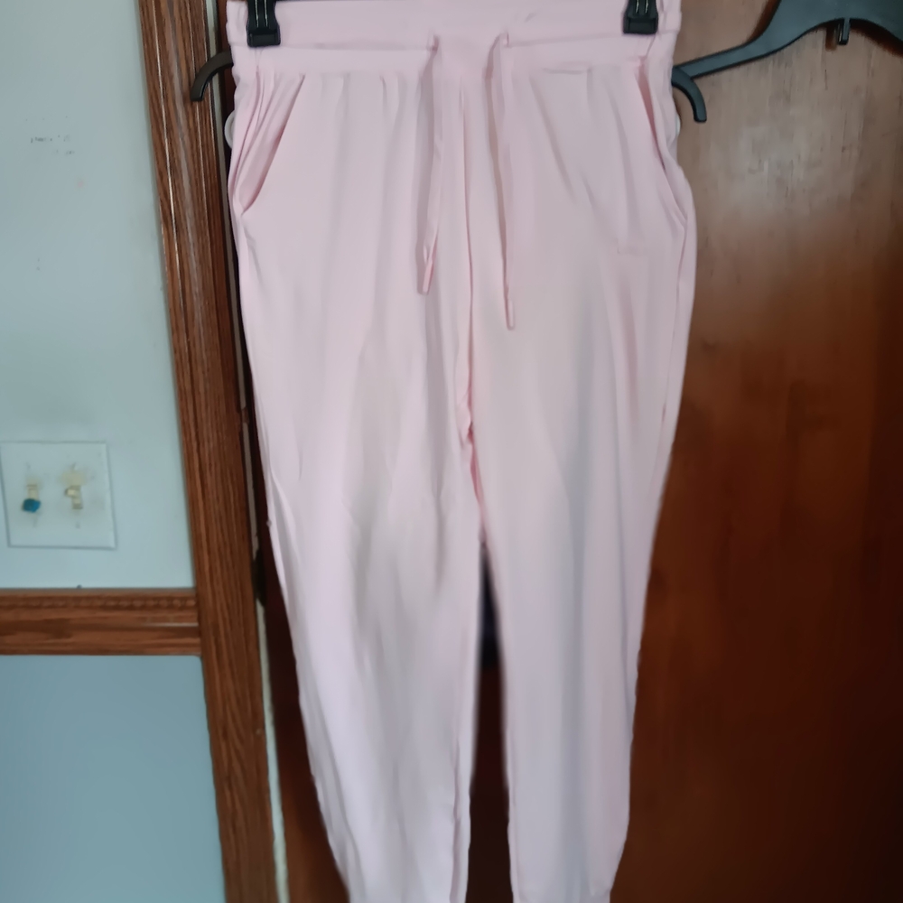 Comfrt Women's Light Pink Joggers with Drawstring